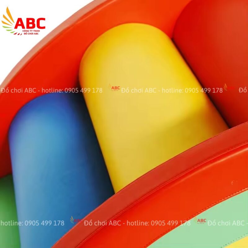 Được làm từ chất liệu ván bọc xốp và bạc korea không độc hại nên an toàn cho trẻ khi tiếp xúc